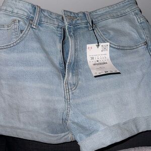 Brand new Zara shorts too big